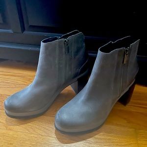 Sorel waterproof boots grey 9.5 new with out tags